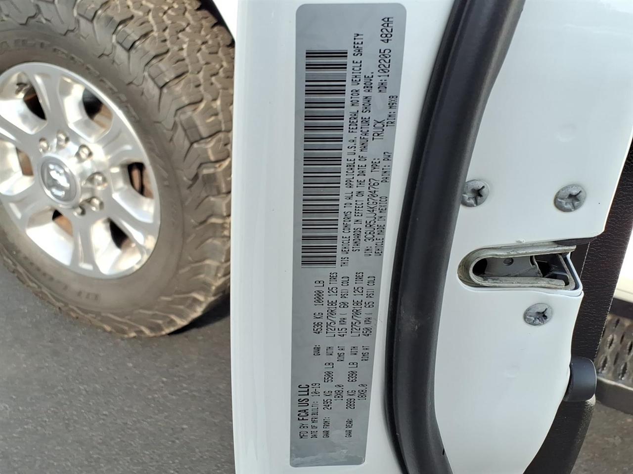 RAM 2500 Big Horn 4x4 Crew Cab 8' Box 2019