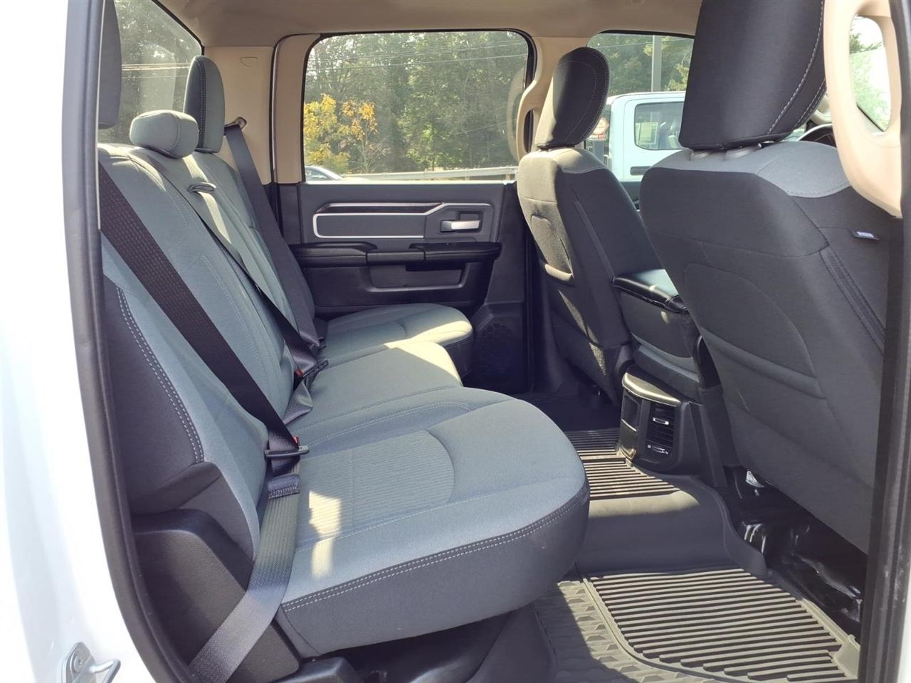 RAM 2500 Big Horn 4x4 Crew Cab 8' Box 2019