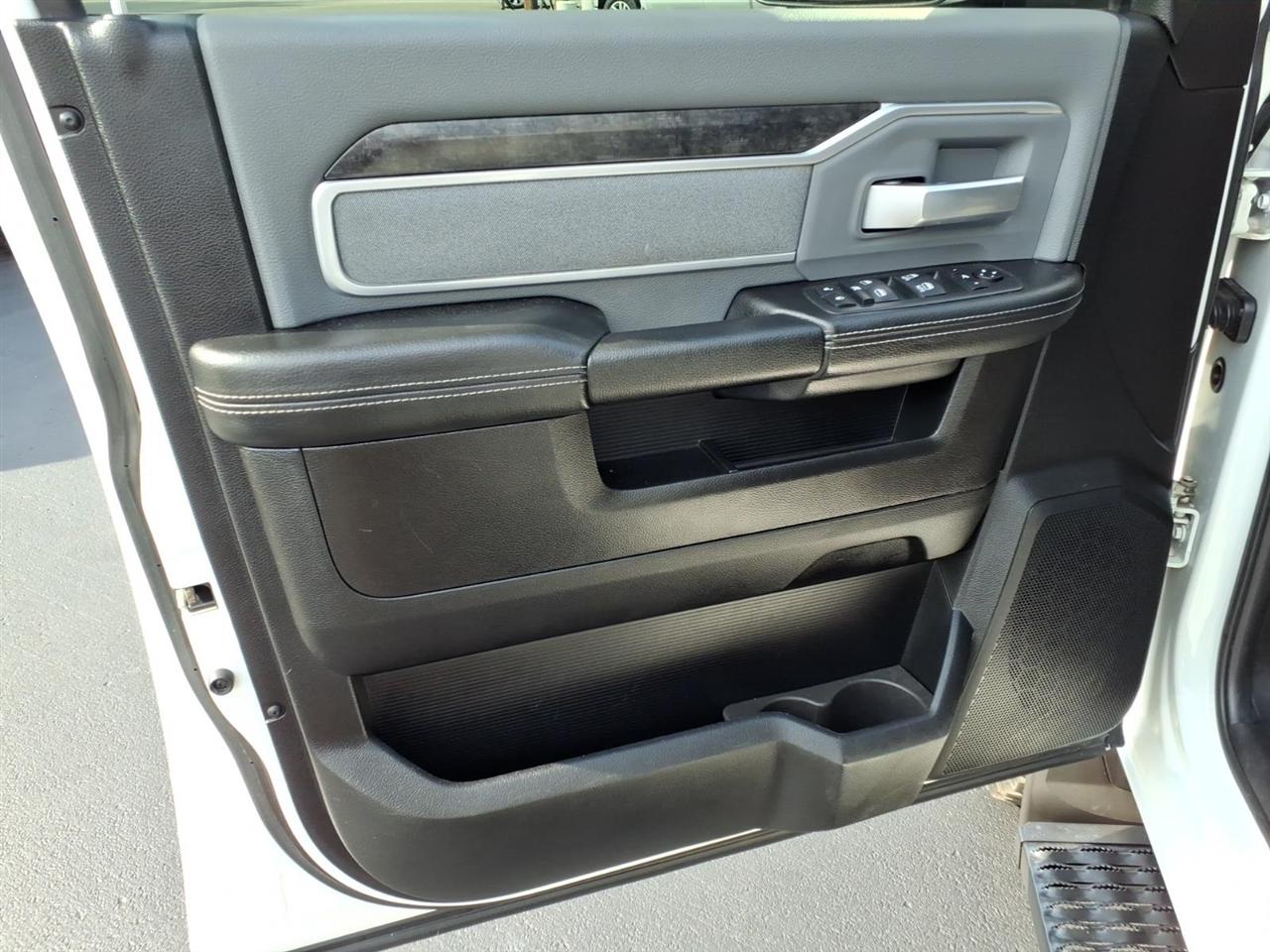 RAM 2500 Big Horn 4x4 Crew Cab 8' Box 2019