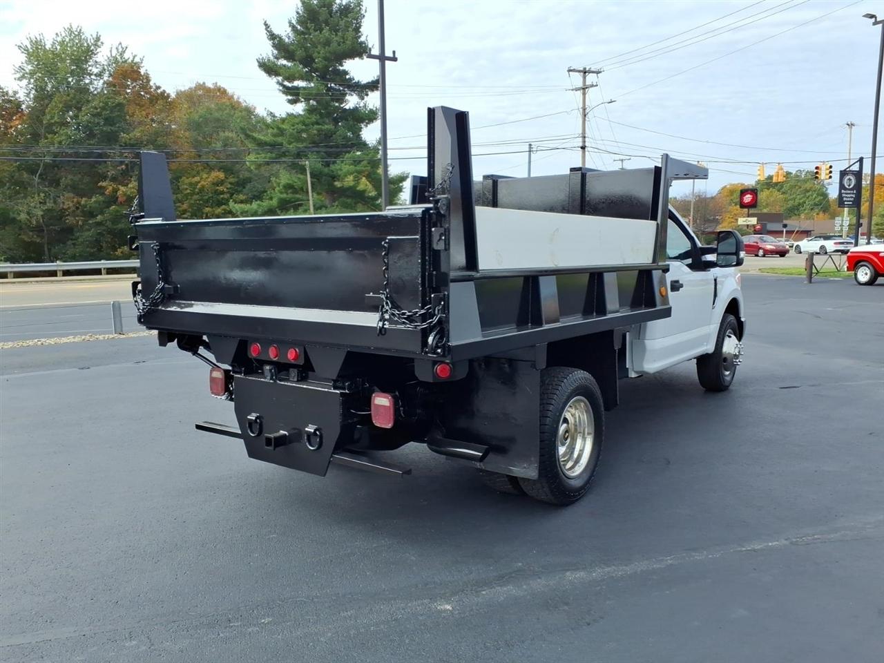 Ford Super Duty F-350 DRW XL 2WD Reg Cab 169" WB 84" CA 2017