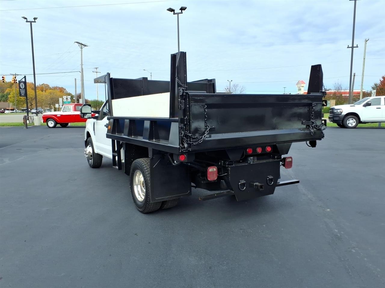 Ford Super Duty F-350 DRW XL 2WD Reg Cab 169" WB 84" CA 2017