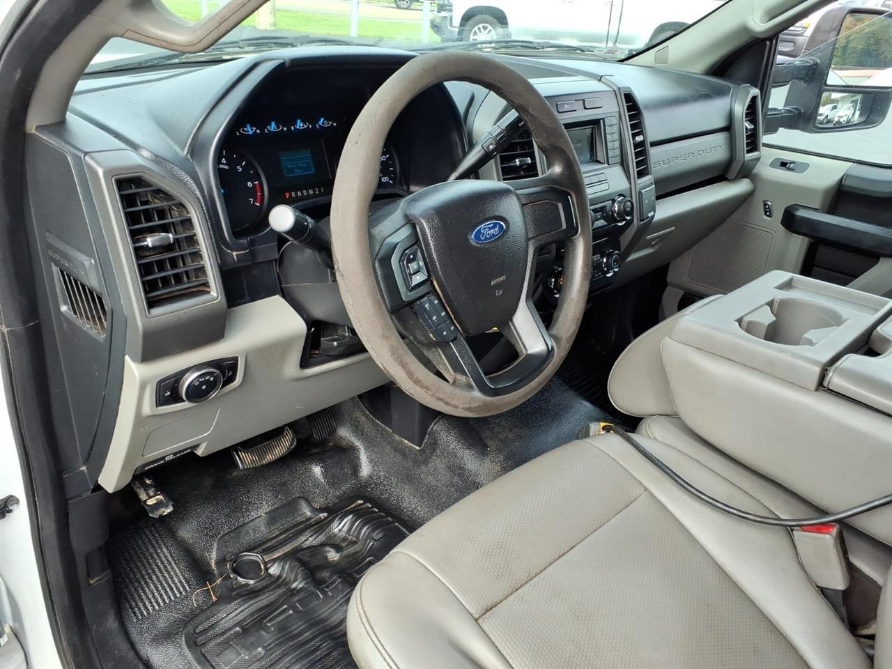 Ford Super Duty F-350 DRW XL 2WD Reg Cab 169" WB 84" CA 2017