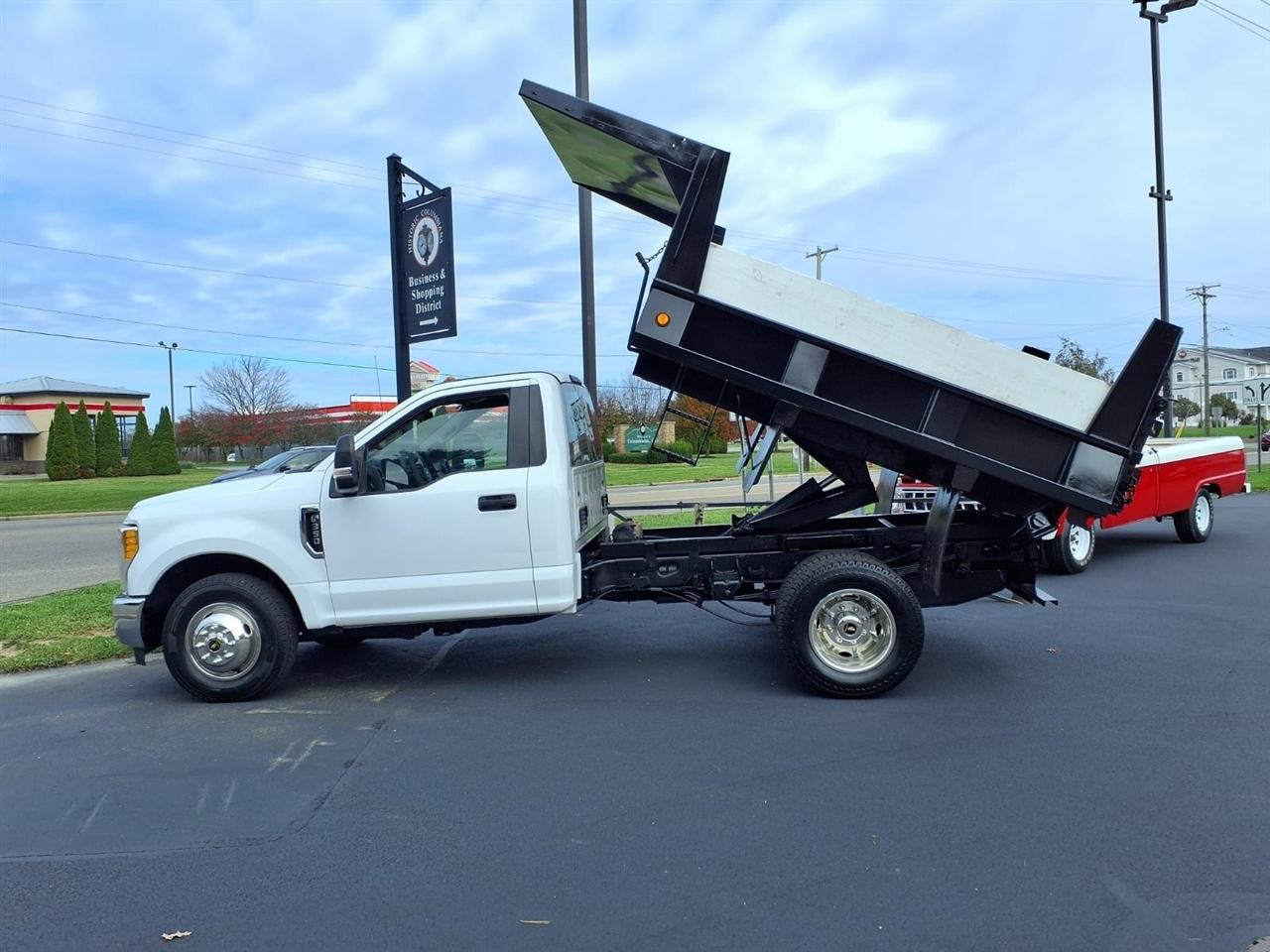 Ford Super Duty F-350 DRW XL 2WD Reg Cab 169" WB 84" CA 2017