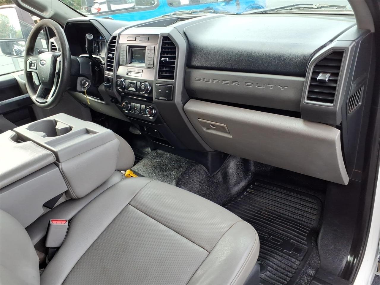 Ford Super Duty F-350 DRW XL 2WD Reg Cab 169" WB 84" CA 2017