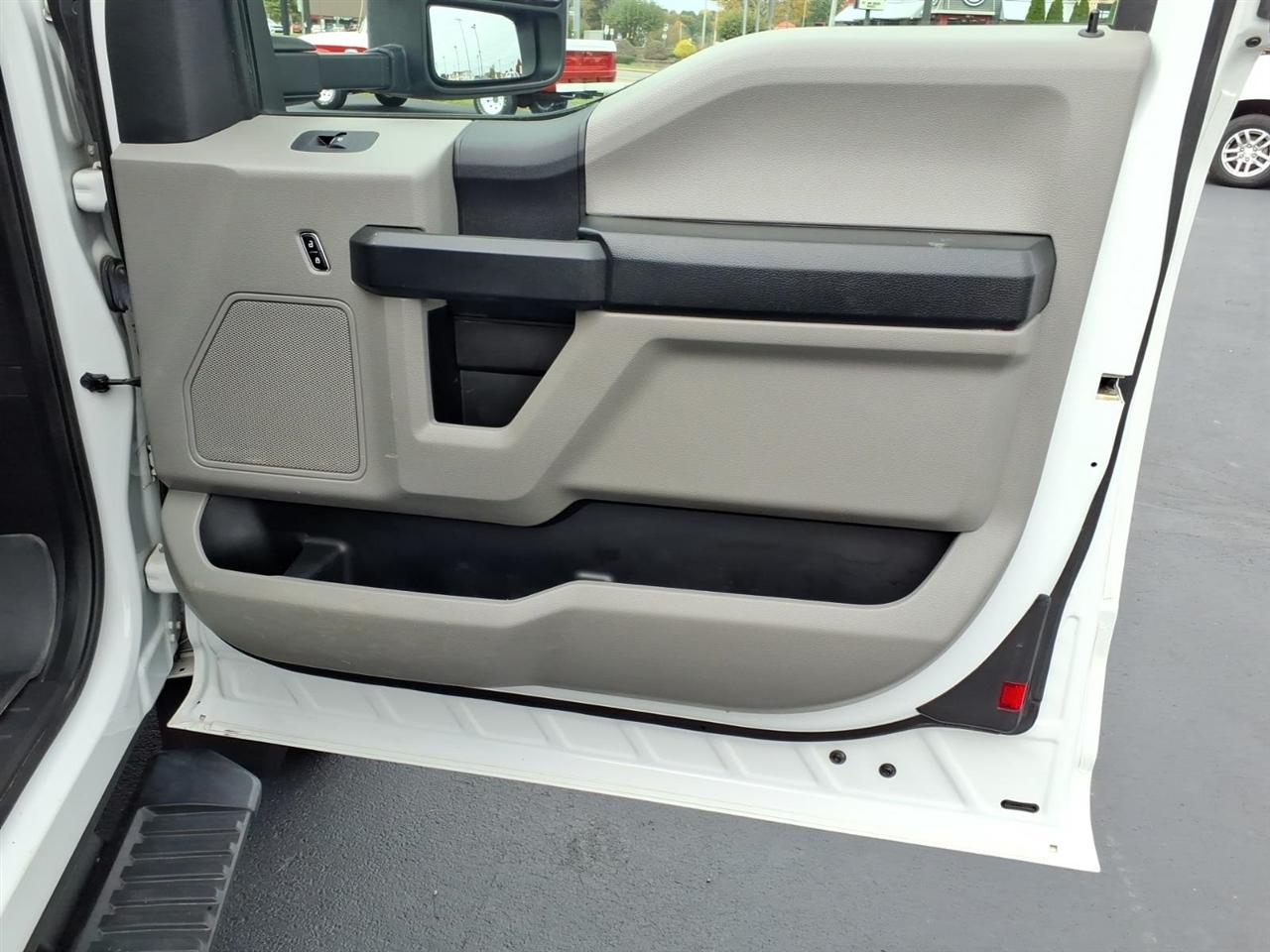 Ford Super Duty F-450 DRW Lariat 4WD SuperCab 168" WB 60" CA 2018