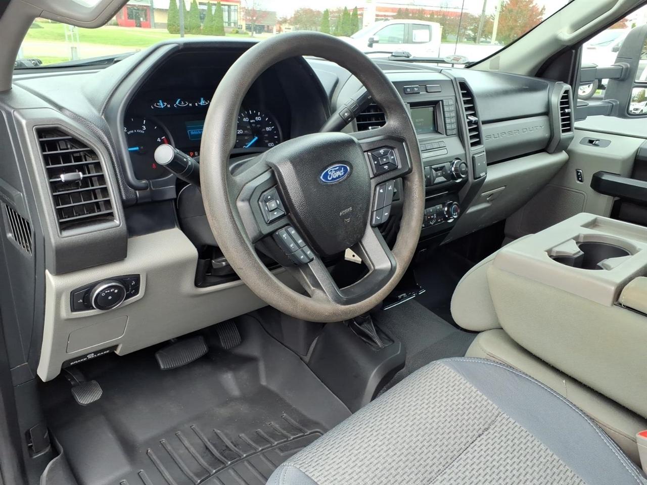 Ford Super Duty F-450 DRW Lariat 4WD SuperCab 168" WB 60" CA 2018