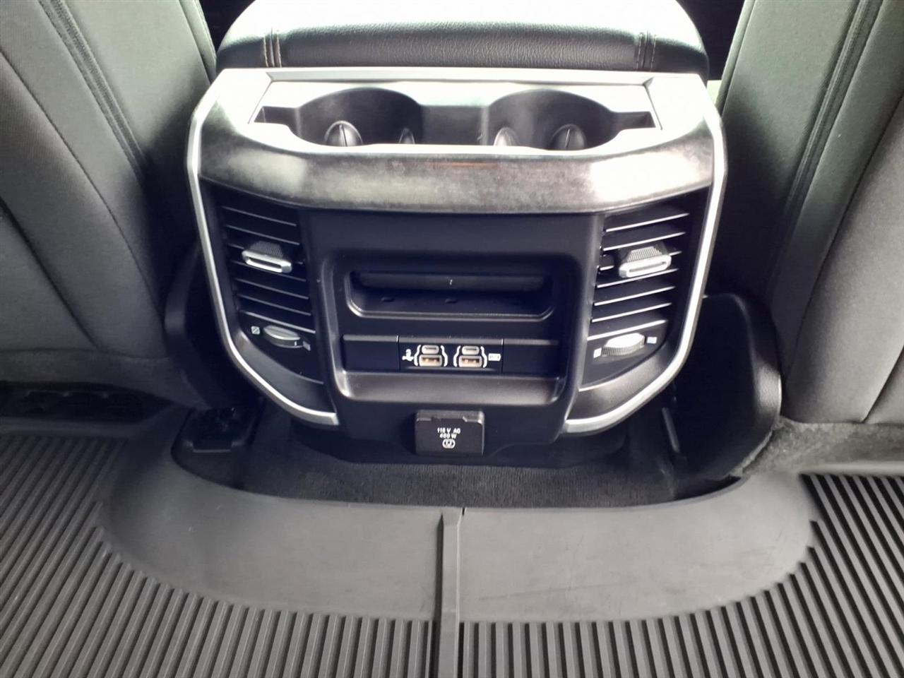 RAM 1500 Big Horn 4x4 Crew Cab 5'7" Box 2020