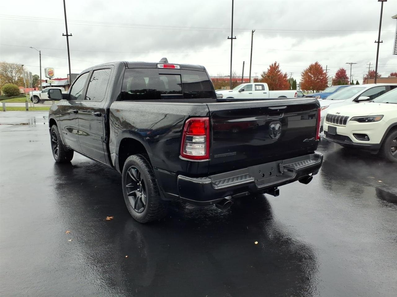 RAM 1500 Big Horn 4x4 Crew Cab 5'7" Box 2020