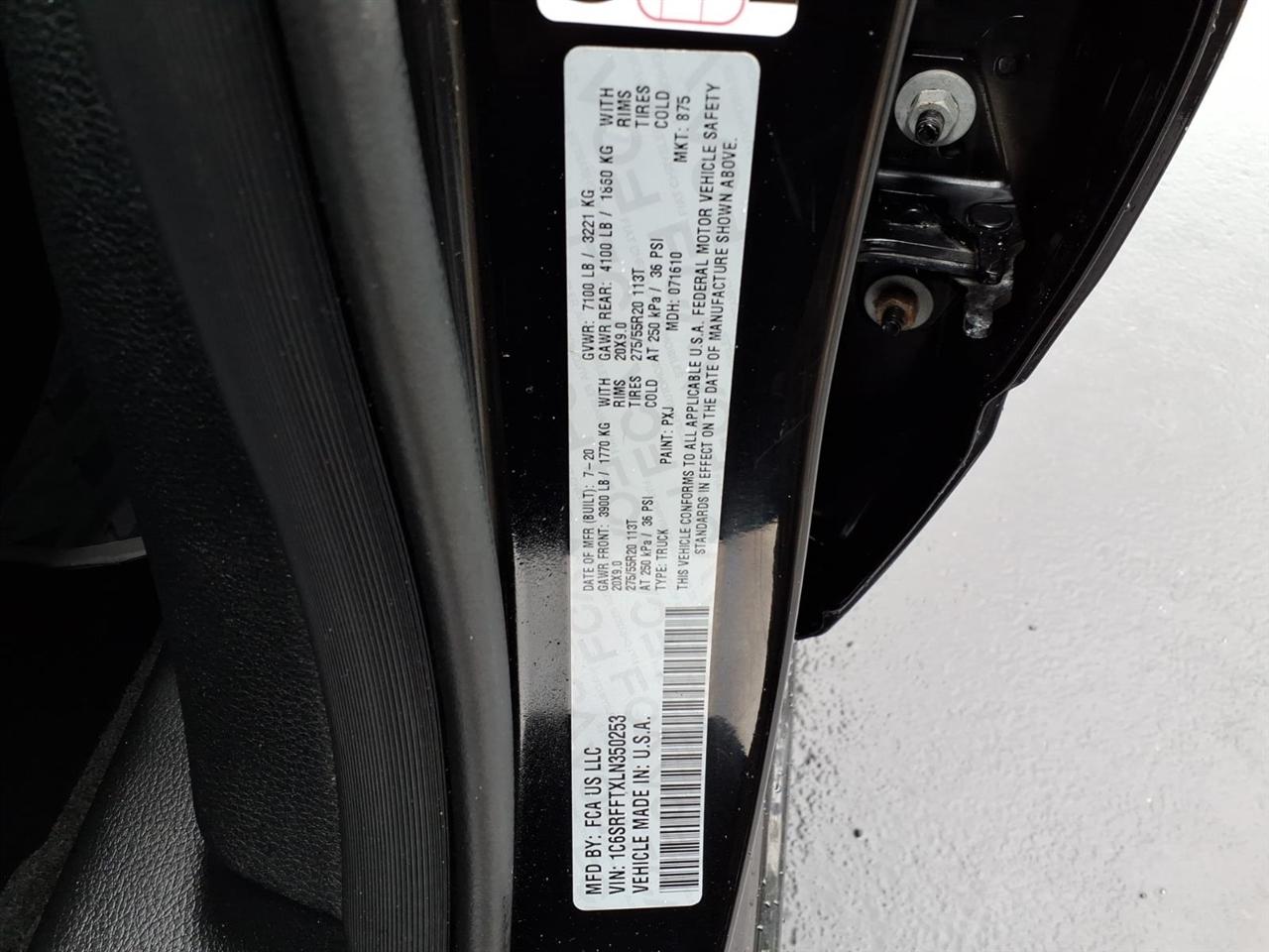 RAM 1500 Big Horn 4x4 Crew Cab 5'7" Box 2020