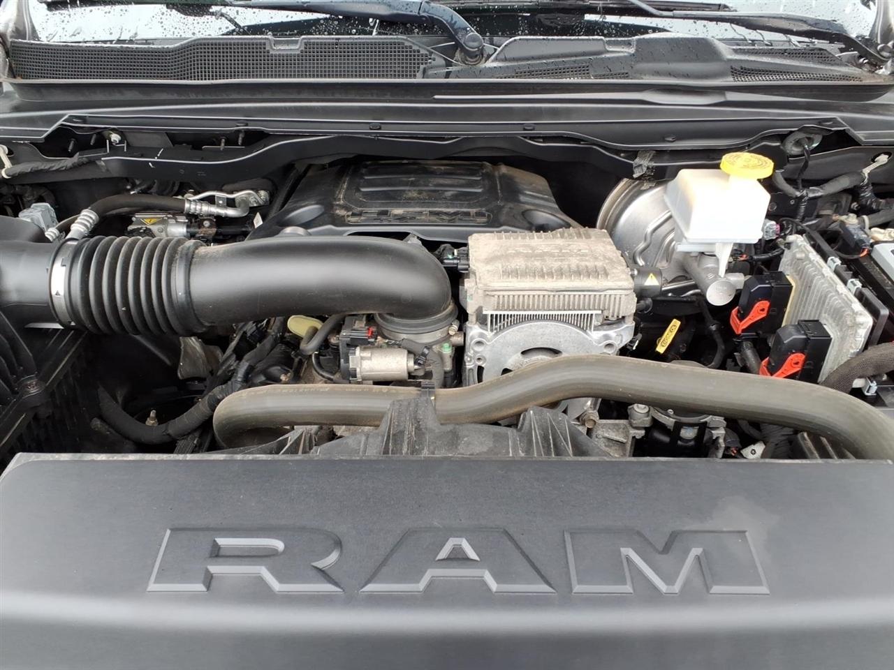 RAM 1500 Big Horn 4x4 Crew Cab 5'7" Box 2020