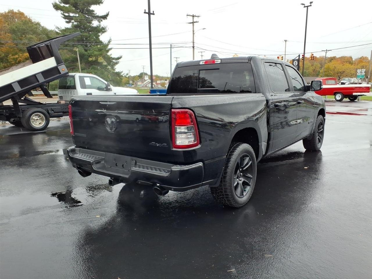 RAM 1500 Big Horn 4x4 Crew Cab 5'7" Box 2020