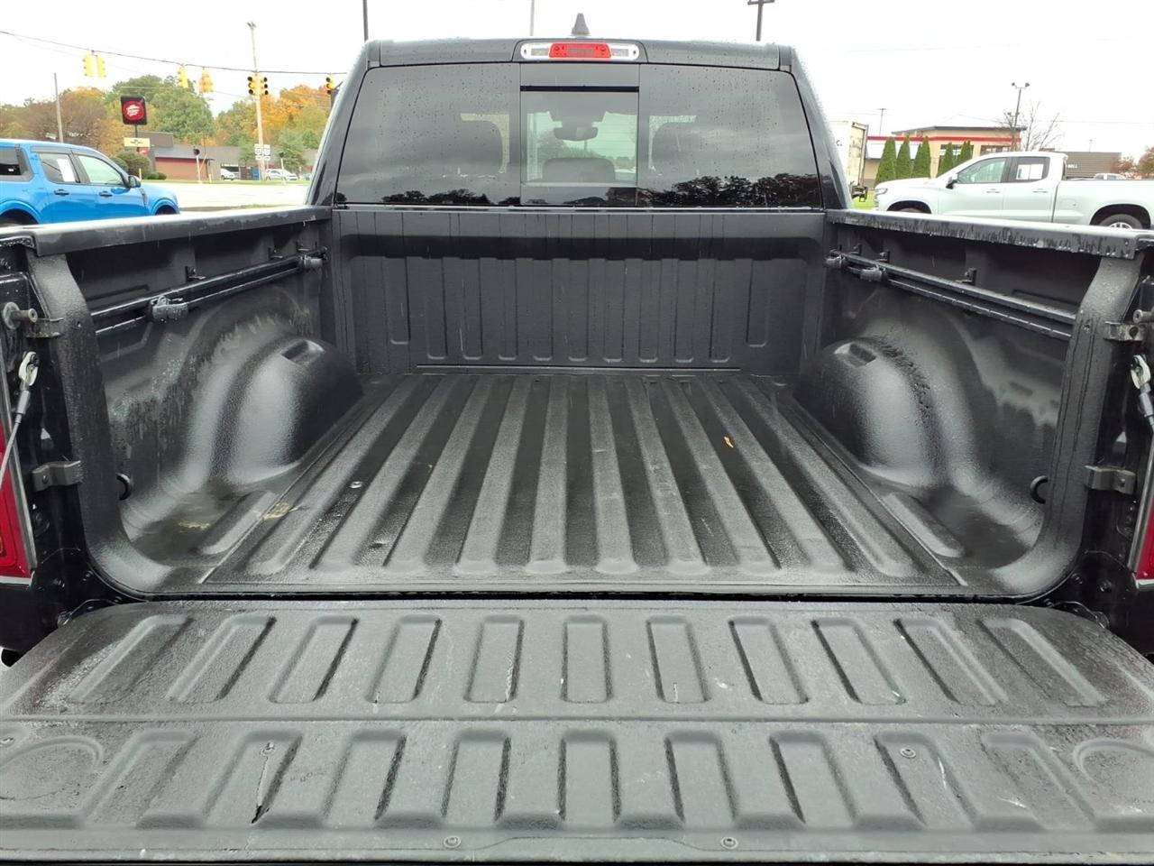 RAM 1500 Big Horn 4x4 Crew Cab 5'7" Box 2020