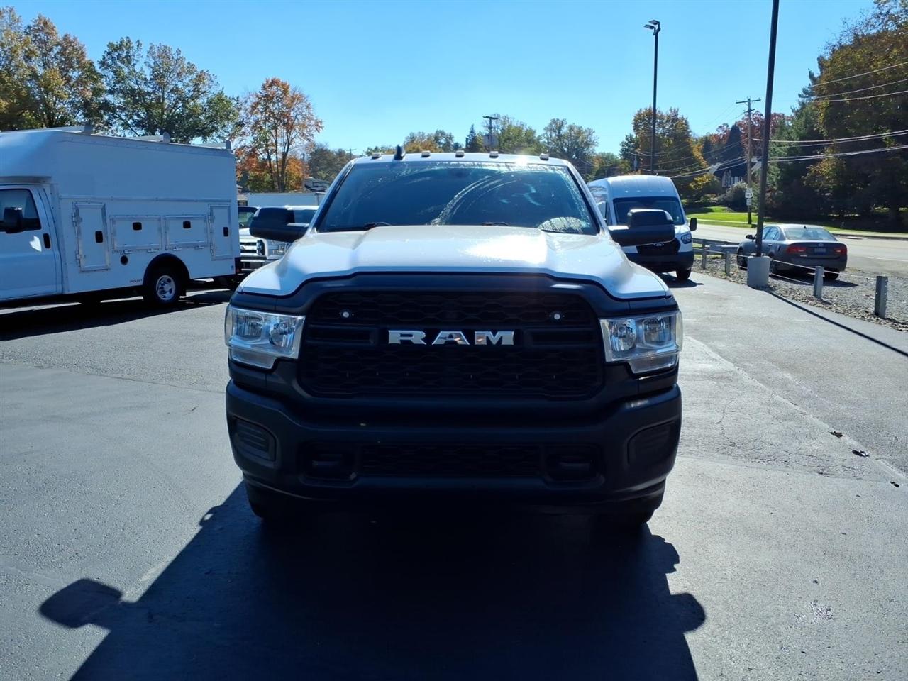 RAM 3500 Tradesman 4WD Crew Cab 60" CA 172.4" WB 2019