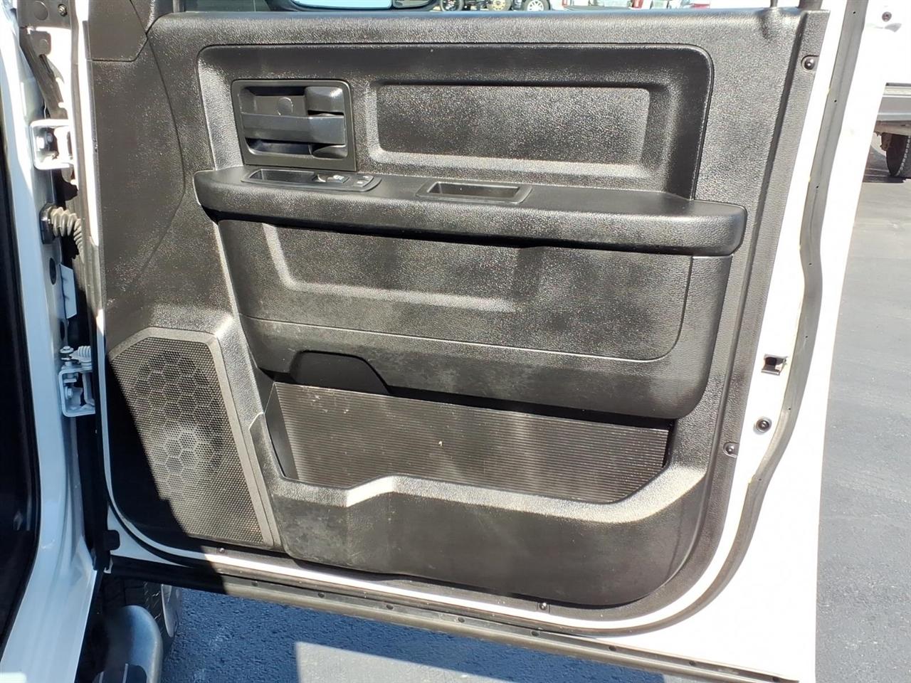 RAM 3500 Tradesman 4WD Crew Cab 60" CA 172.4" WB 2019