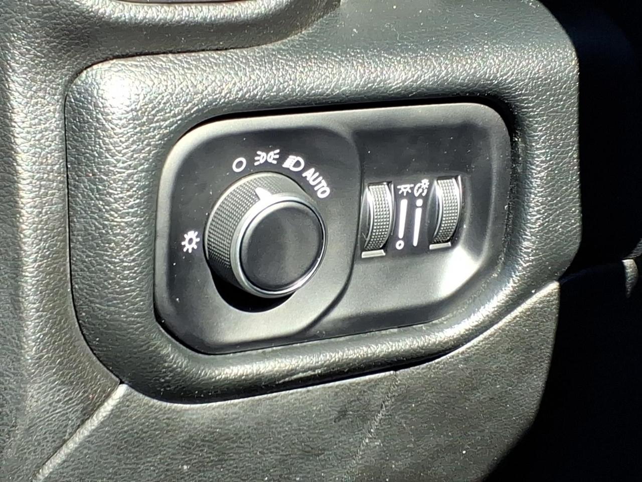 RAM 3500 Tradesman 4WD Crew Cab 60" CA 172.4" WB 2019