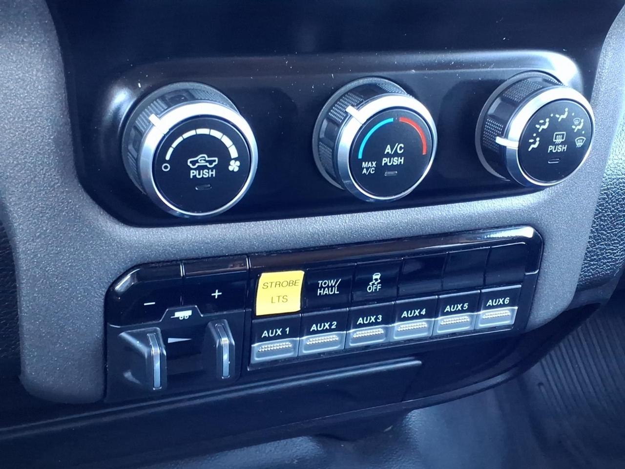 RAM 3500 Tradesman 4WD Crew Cab 60" CA 172.4" WB 2019