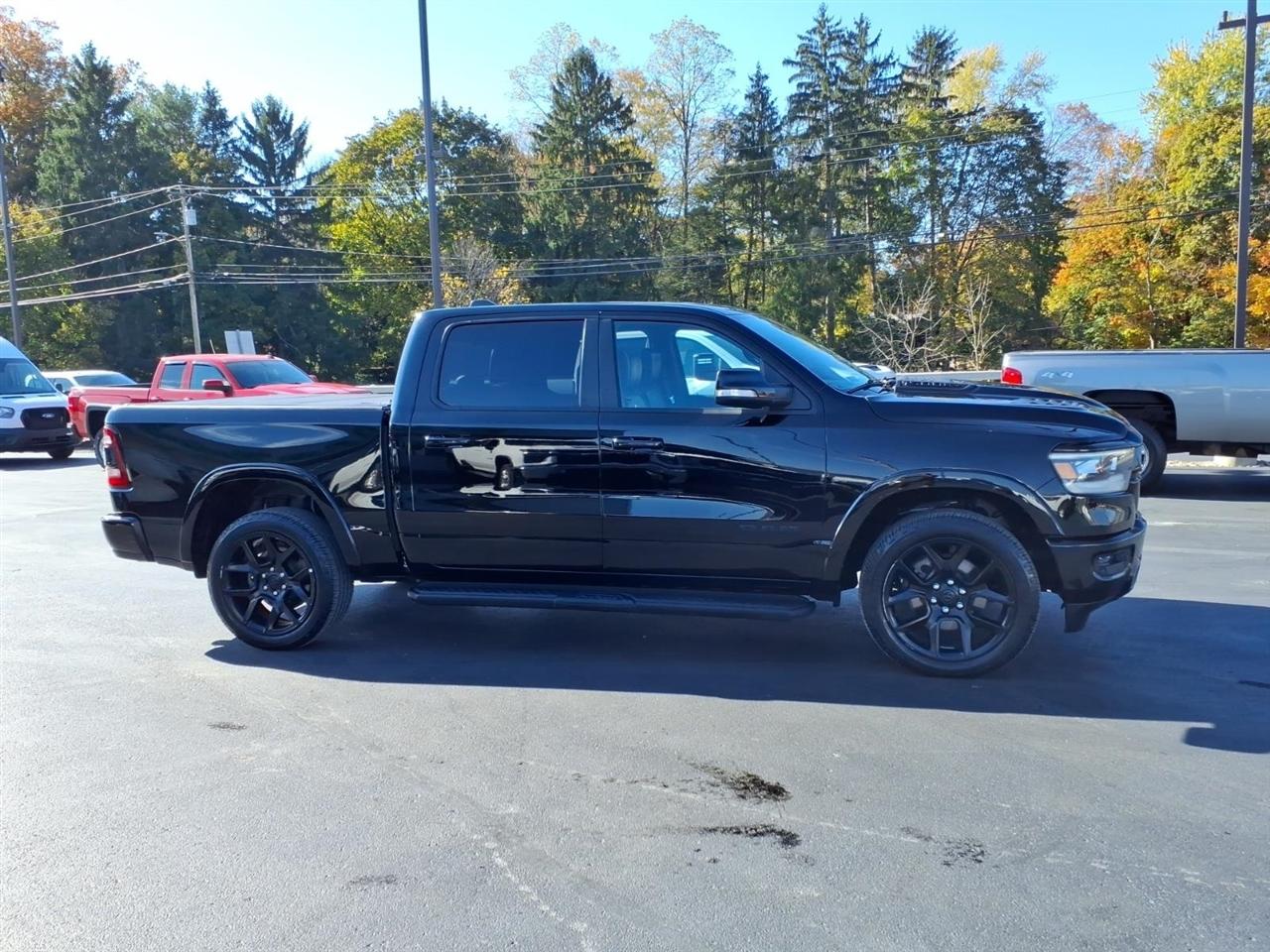 RAM 1500 Laramie 4x4 Crew Cab 5'7" Box 2022