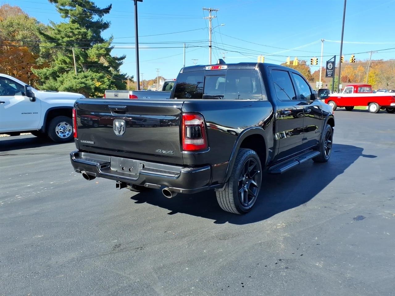 RAM 1500 Laramie 4x4 Crew Cab 5'7" Box 2022