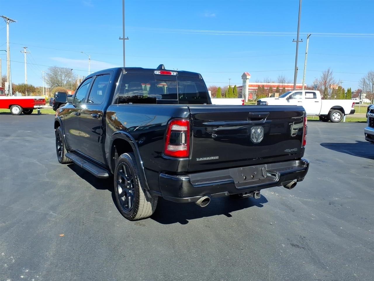 RAM 1500 Laramie 4x4 Crew Cab 5'7" Box 2022