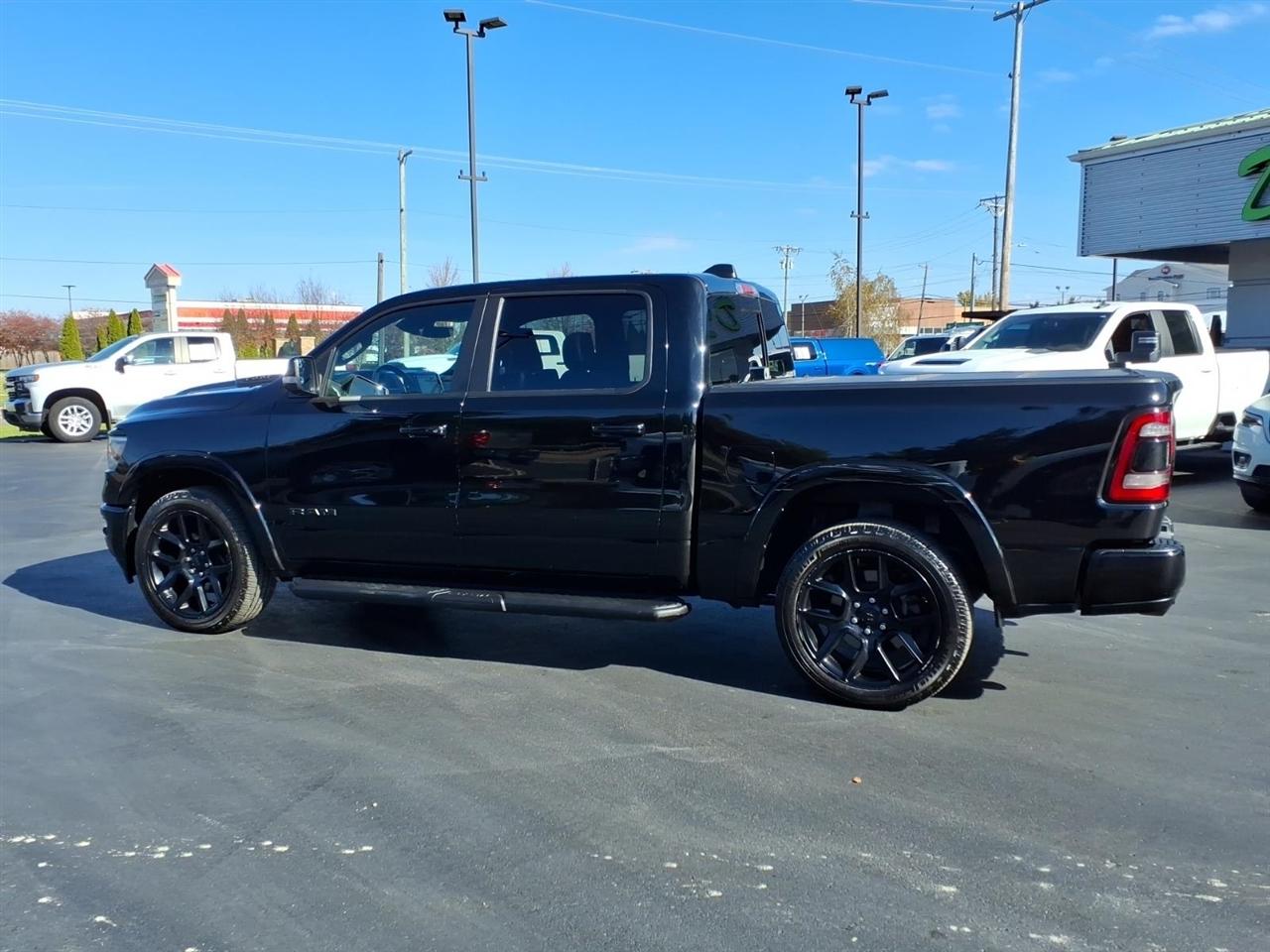 RAM 1500 Laramie 4x4 Crew Cab 5'7" Box 2022
