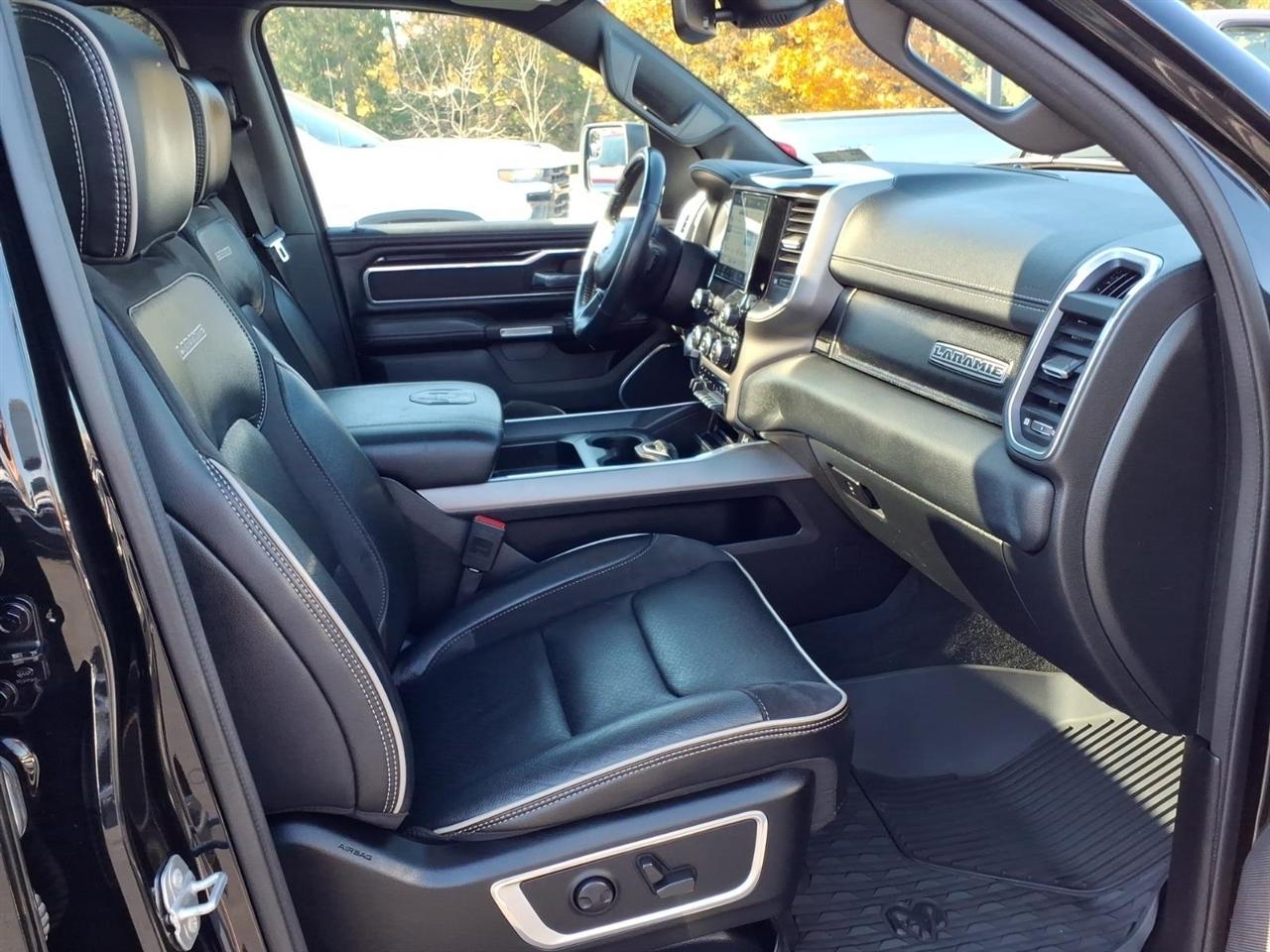 RAM 1500 Laramie 4x4 Crew Cab 5'7" Box 2022