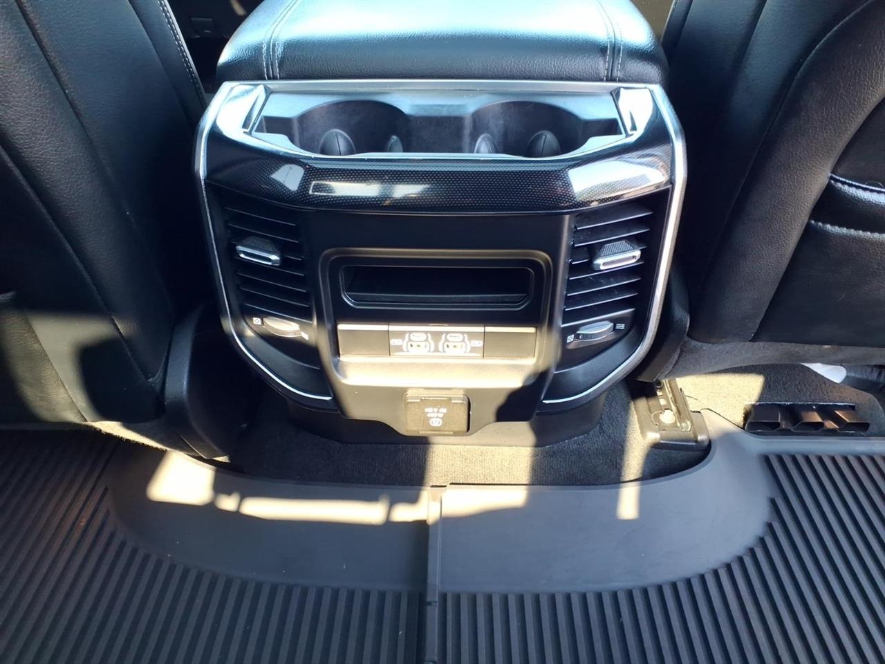 RAM 1500 Laramie 4x4 Crew Cab 5'7" Box 2022