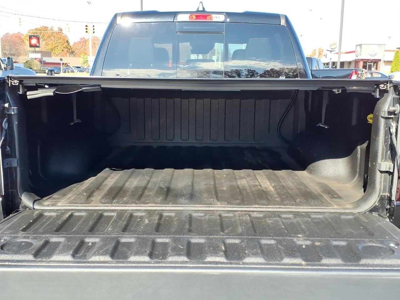 RAM 1500 Laramie 4x4 Crew Cab 5'7" Box 2022