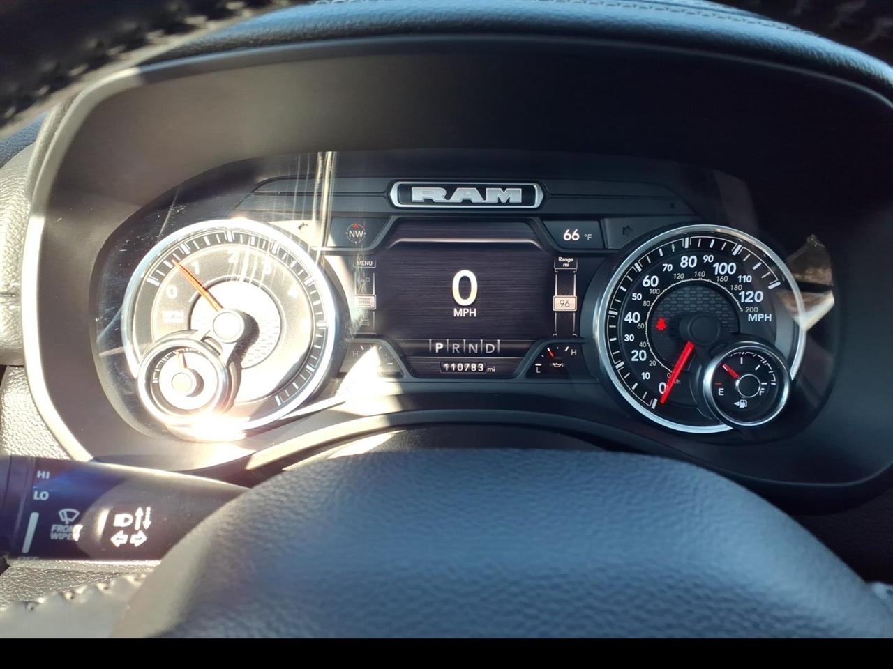 RAM 1500 Laramie 4x4 Crew Cab 5'7" Box 2022