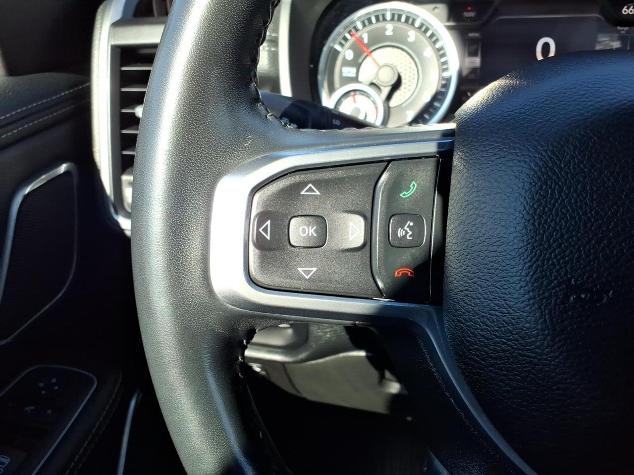 RAM 1500 Laramie 4x4 Crew Cab 5'7" Box 2022