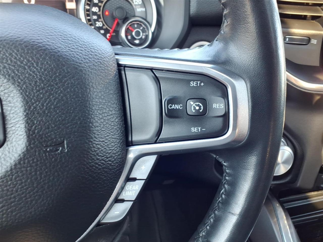 RAM 1500 Laramie 4x4 Crew Cab 5'7" Box 2022
