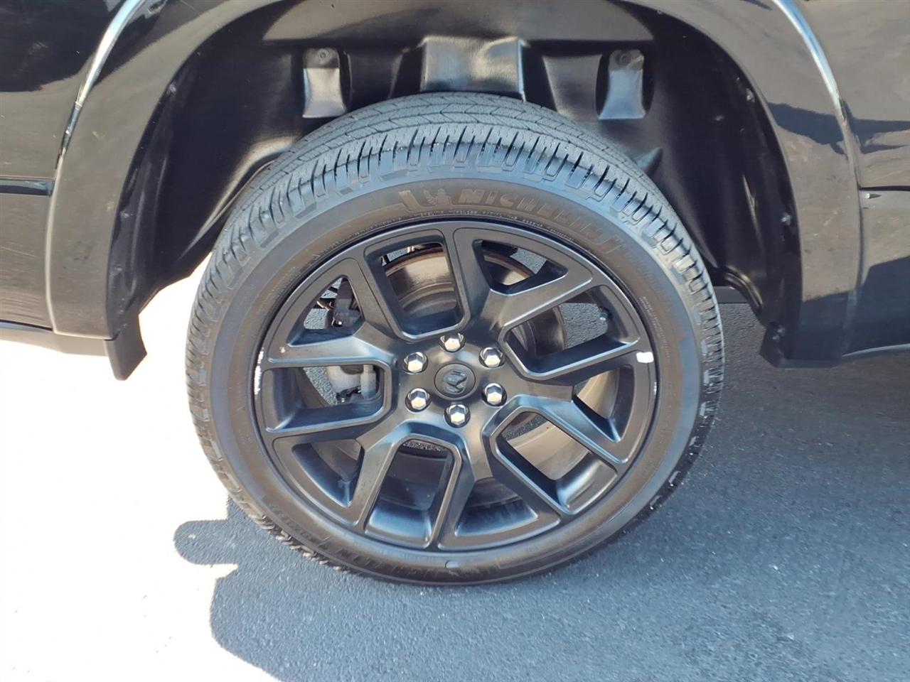 RAM 1500 Laramie 4x4 Crew Cab 5'7" Box 2022