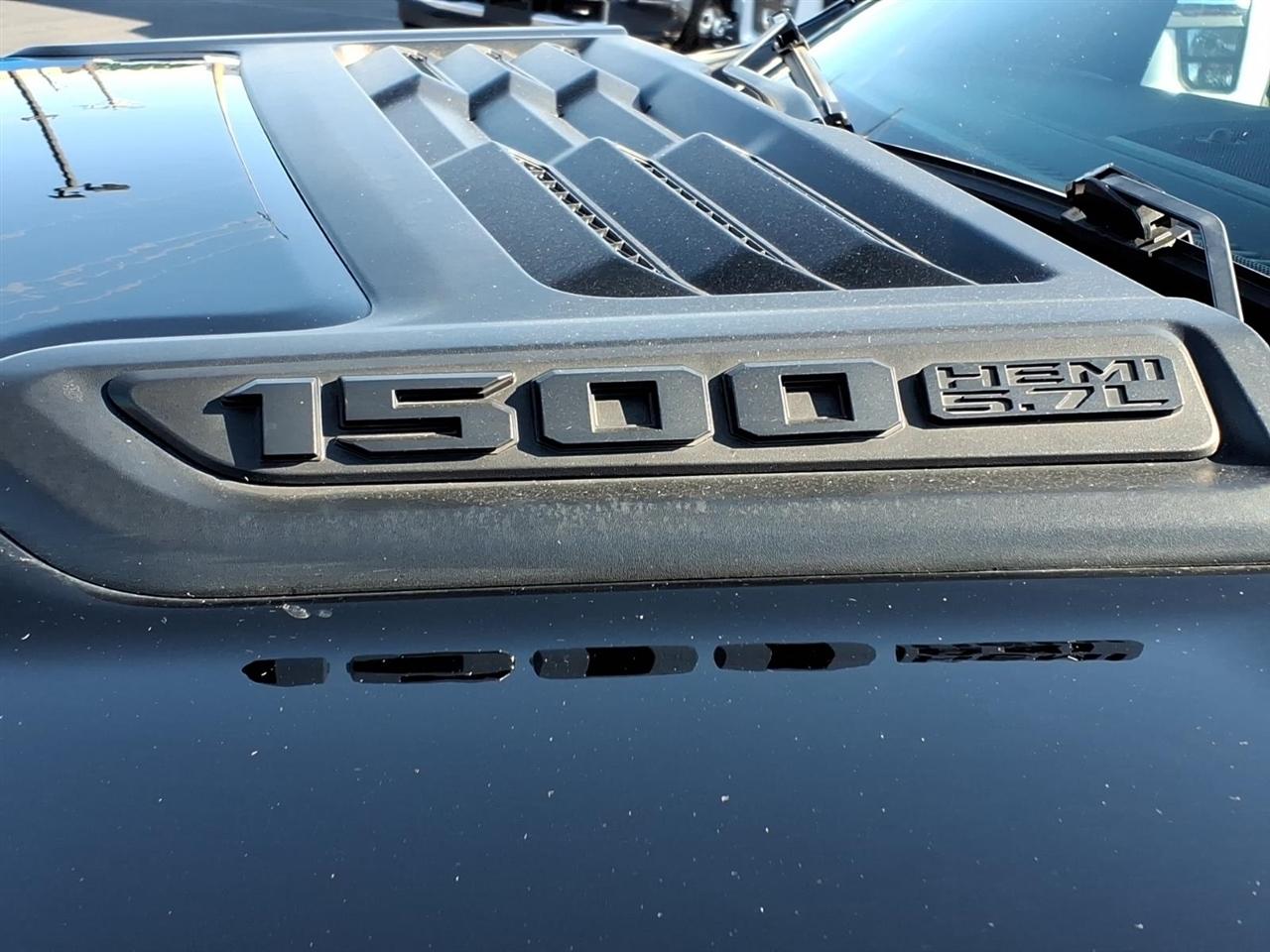 RAM 1500 Laramie 4x4 Crew Cab 5'7" Box 2022