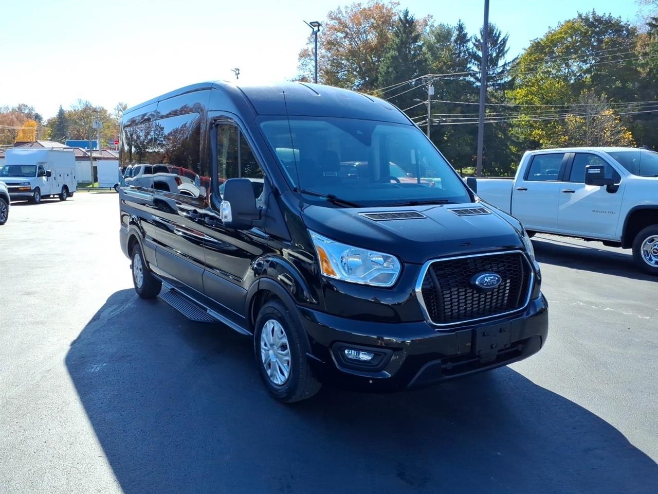 Ford Transit Passenger Wagon T-350 148" Med Roof XLT RWD 2022
