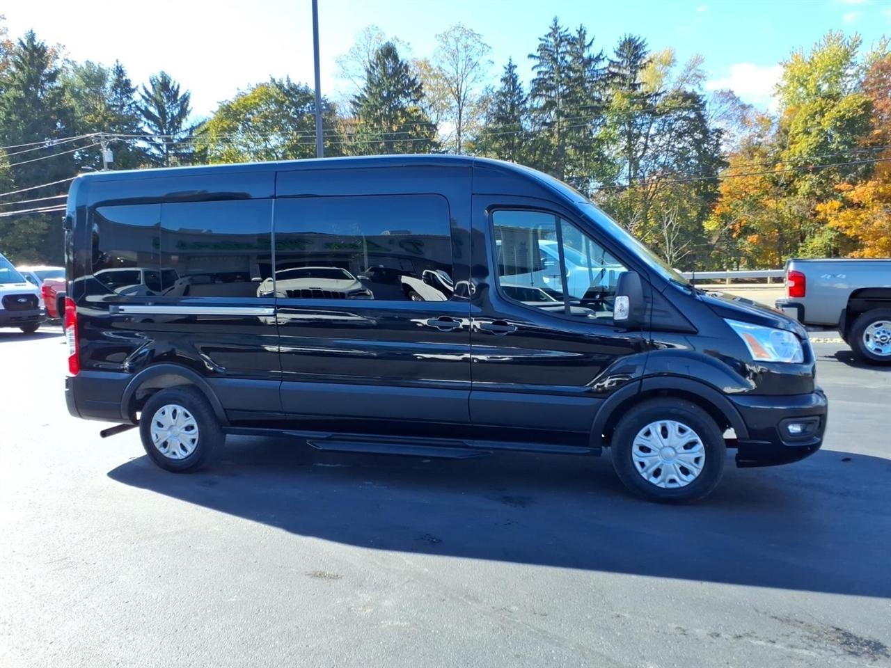 Ford Transit Passenger Wagon T-350 148" Med Roof XLT RWD 2022