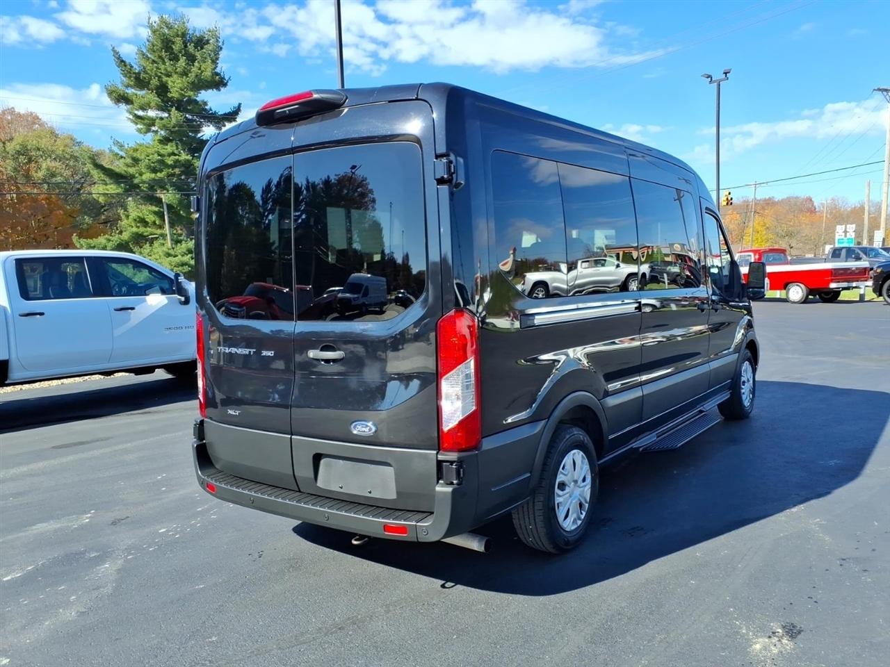Ford Transit Passenger Wagon T-350 148" Med Roof XLT RWD 2022