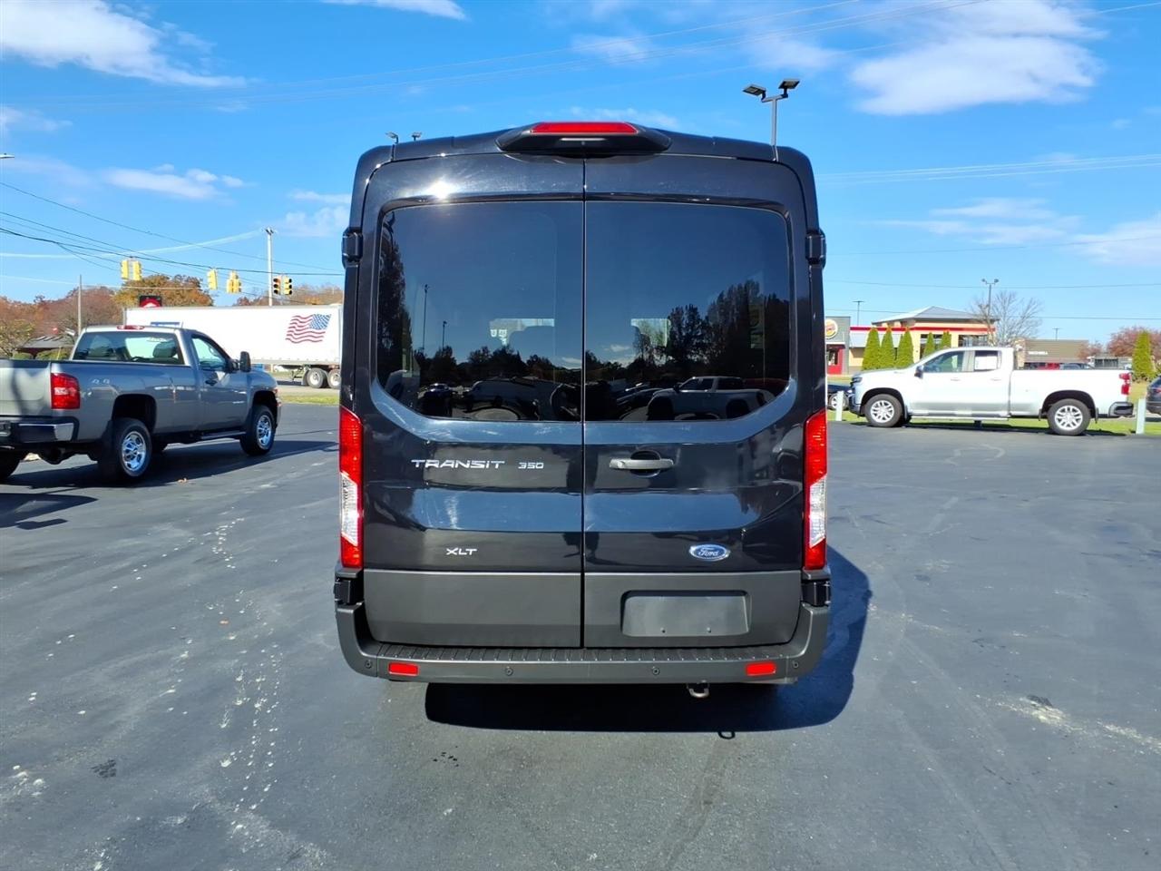 Ford Transit Passenger Wagon T-350 148" Med Roof XLT RWD 2022