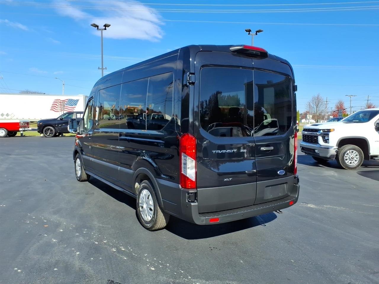 Ford Transit Passenger Wagon T-350 148" Med Roof XLT RWD 2022