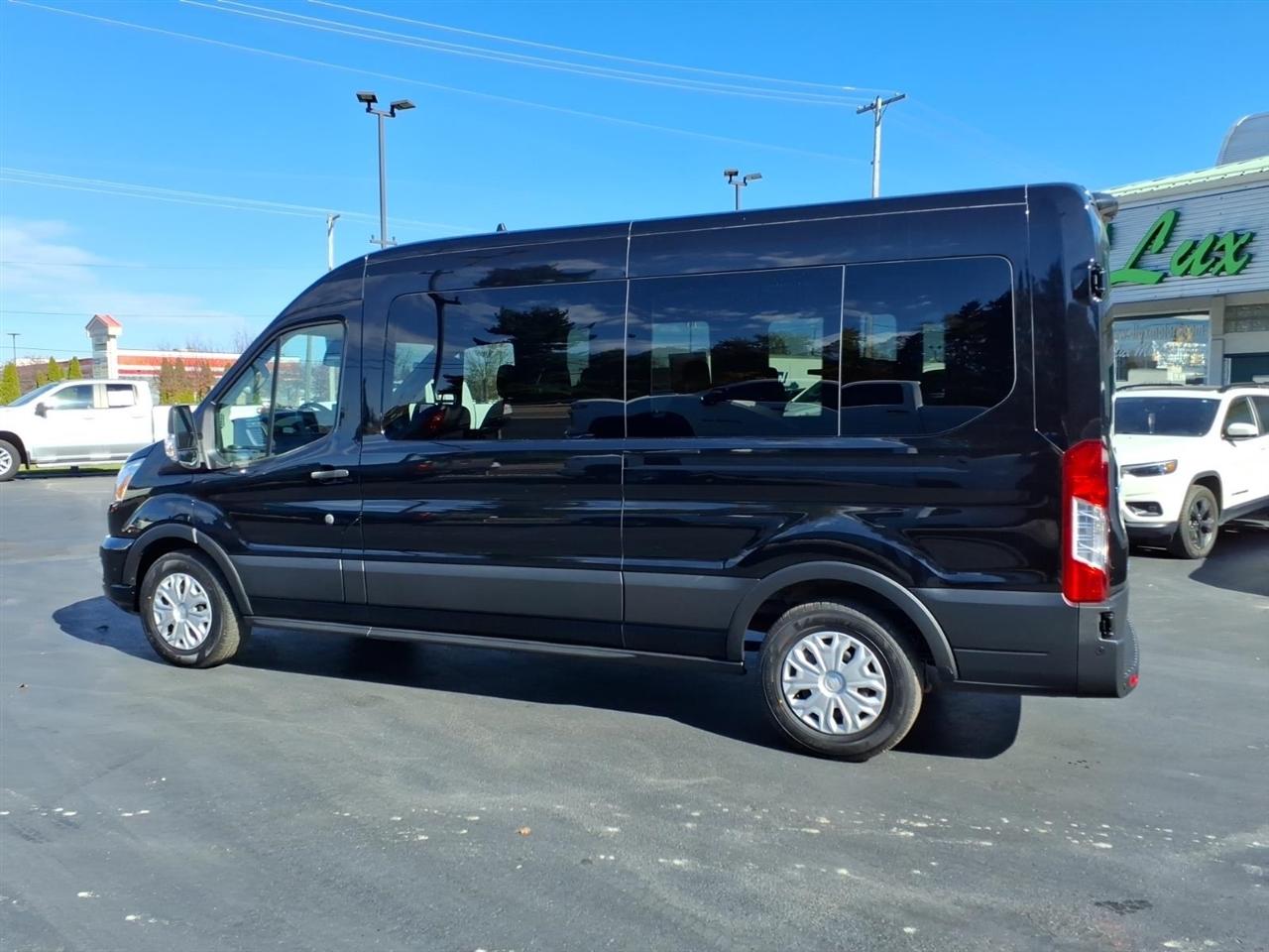 Ford Transit Passenger Wagon T-350 148" Med Roof XLT RWD 2022