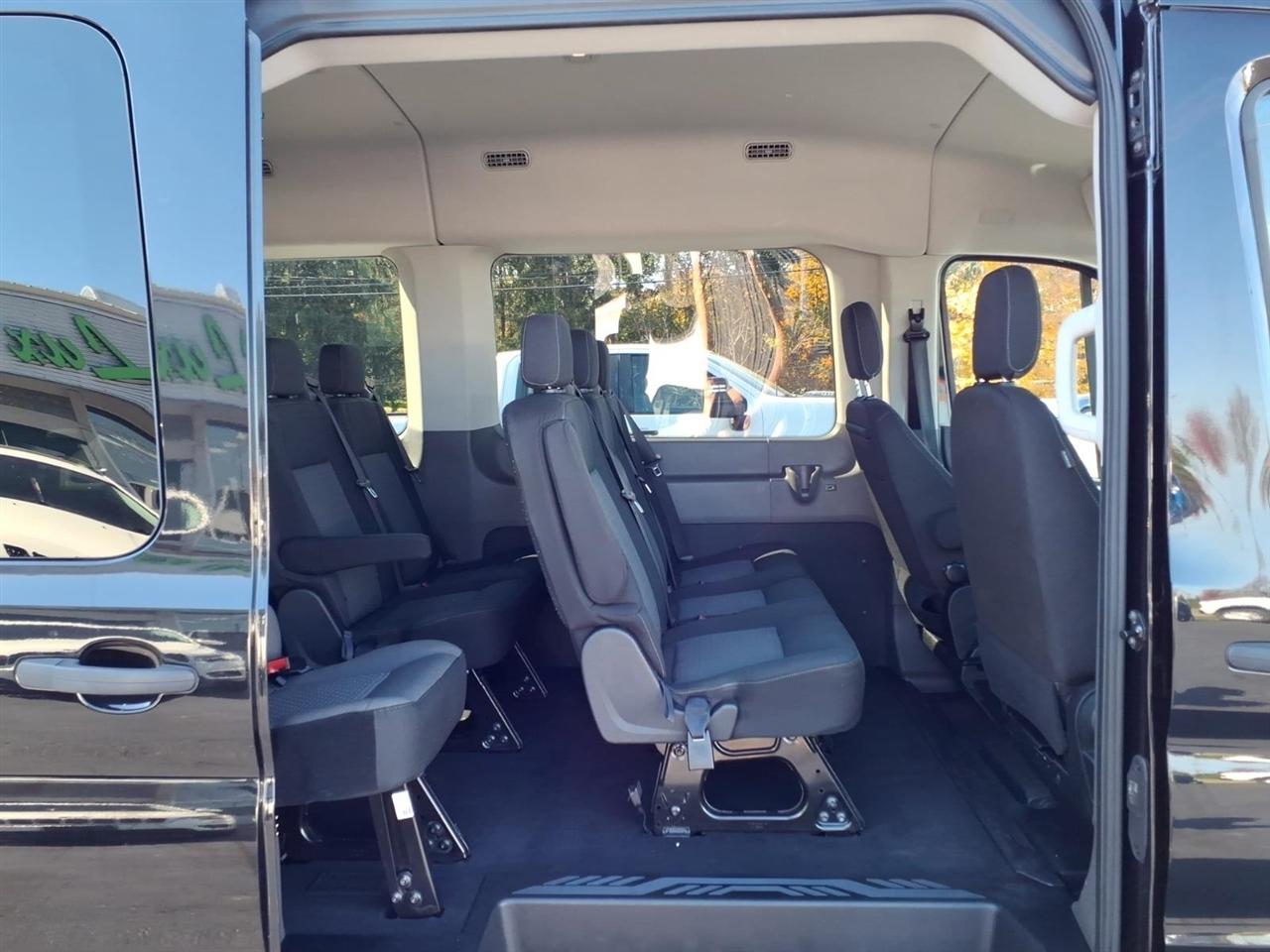 Ford Transit Passenger Wagon T-350 148" Med Roof XLT RWD 2022