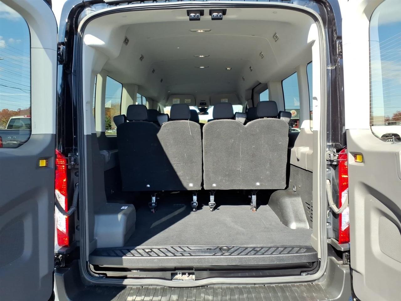 Ford Transit Passenger Wagon T-350 148" Med Roof XLT RWD 2022
