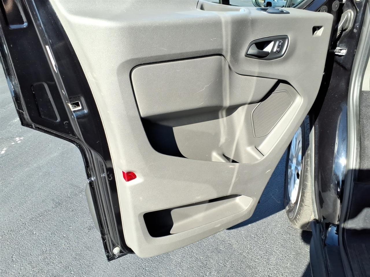 Ford Transit Passenger Wagon T-350 148" Med Roof XLT RWD 2022