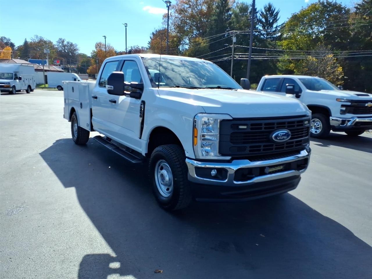 Ford Super Duty F-250 SRW XL 4WD Crew Cab 8' Box 2023