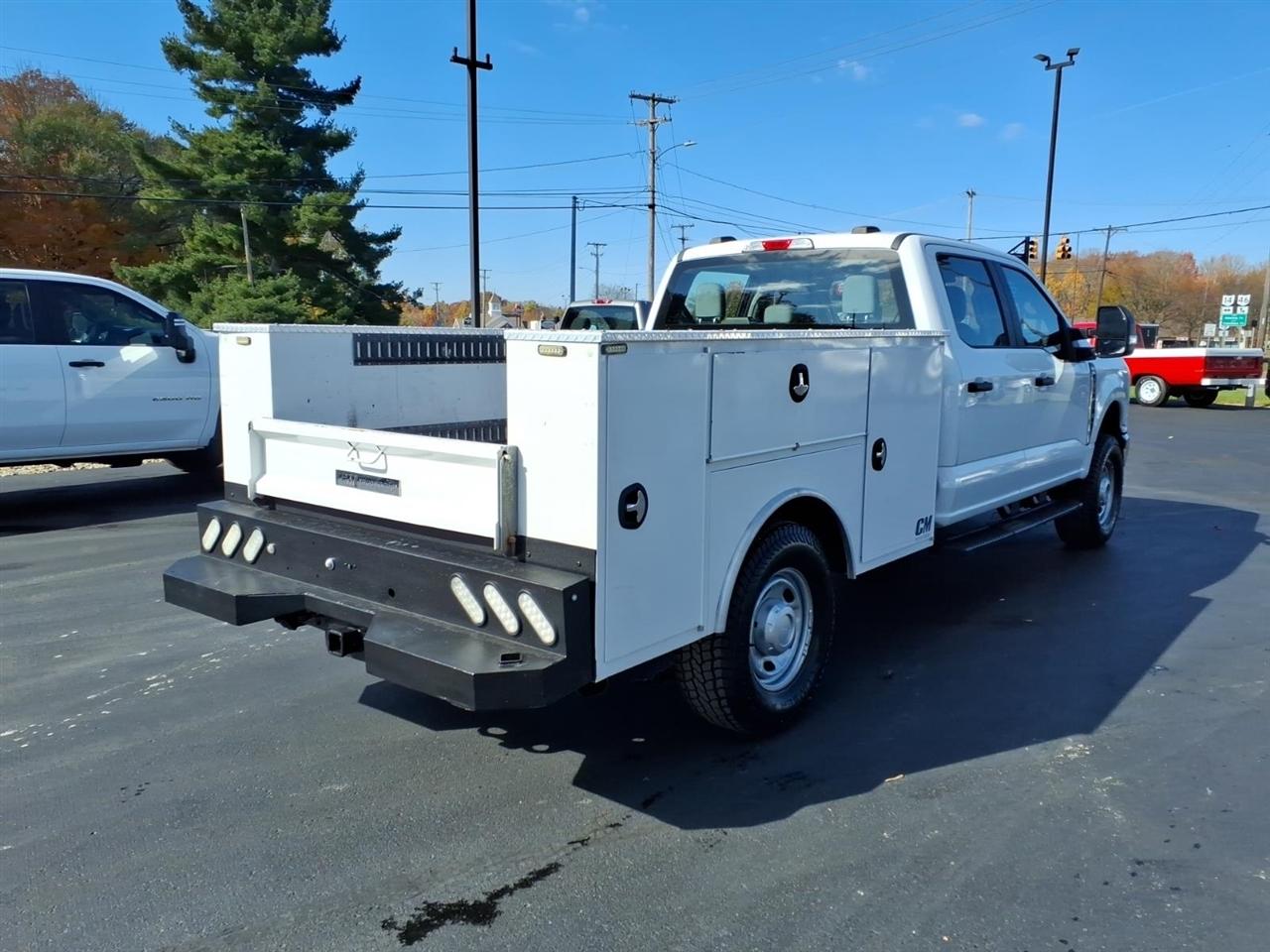 Ford Super Duty F-250 SRW XL 4WD Crew Cab 8' Box 2023