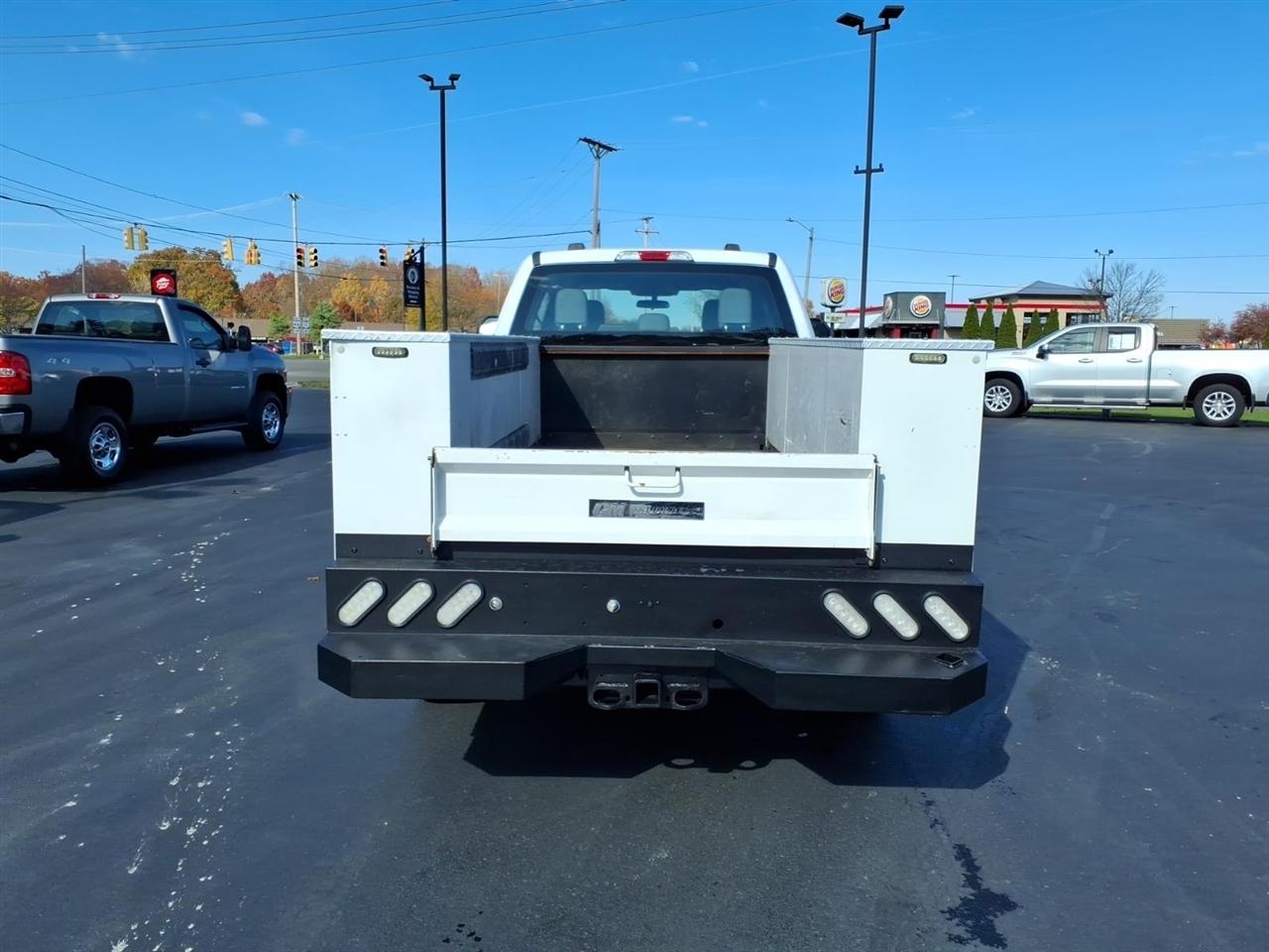 Ford Super Duty F-250 SRW XL 4WD Crew Cab 8' Box 2023