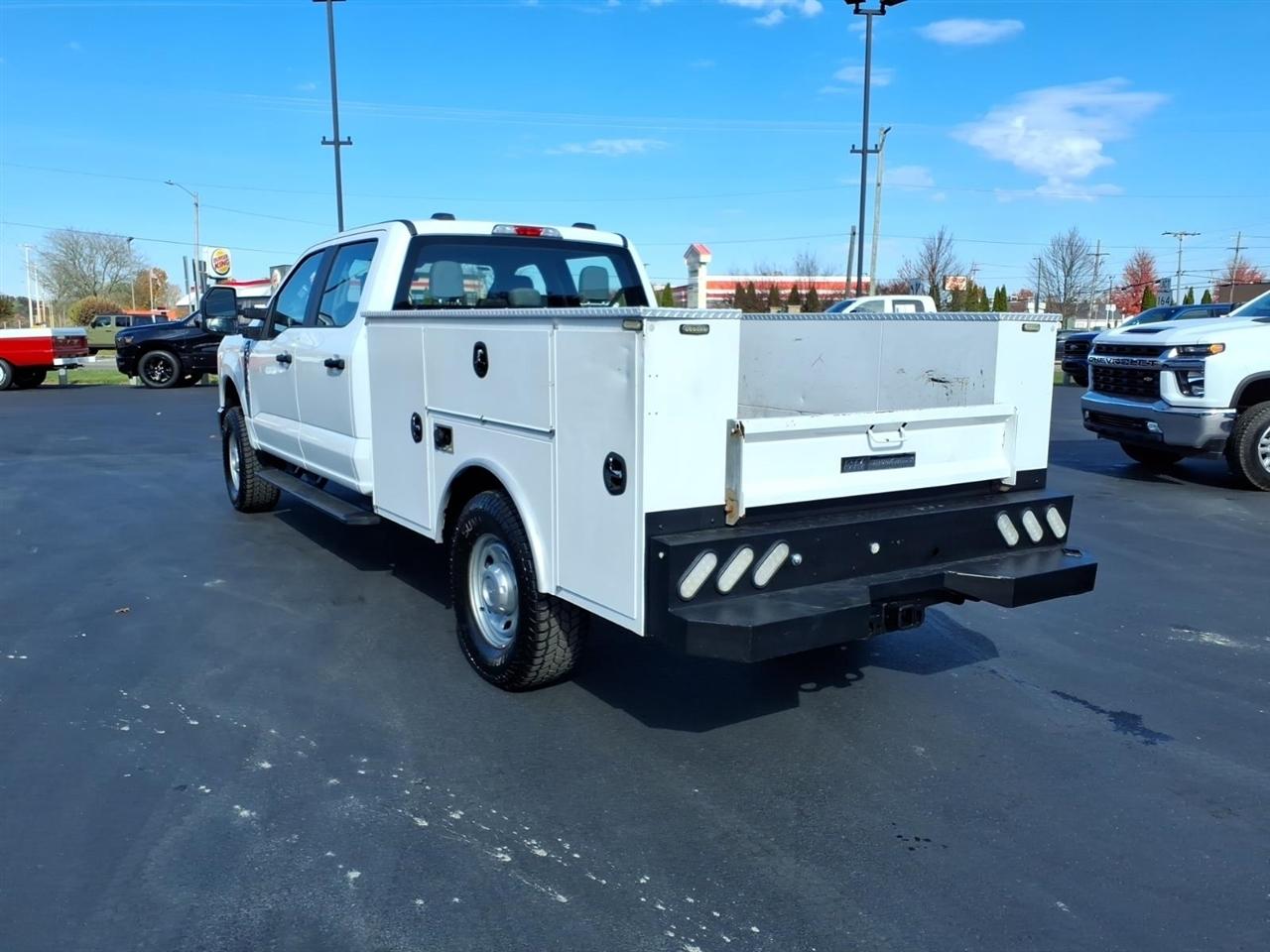 Ford Super Duty F-250 SRW XL 4WD Crew Cab 8' Box 2023