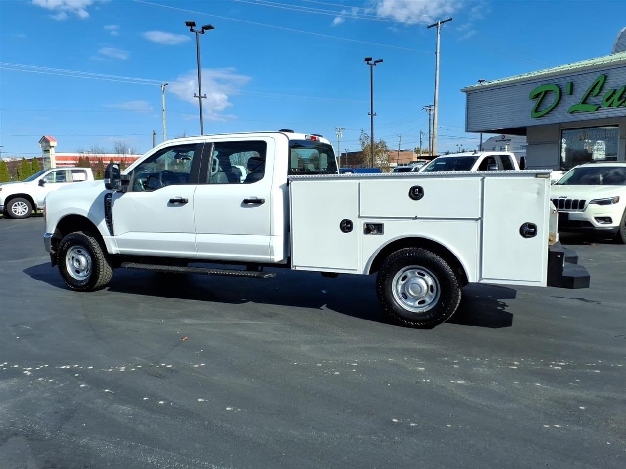 Ford Super Duty F-250 SRW XL 4WD Crew Cab 8' Box 2023