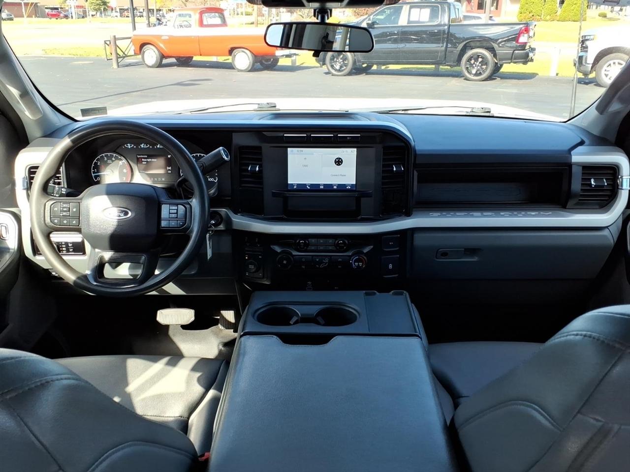 Ford Super Duty F-250 SRW XL 4WD Crew Cab 8' Box 2023