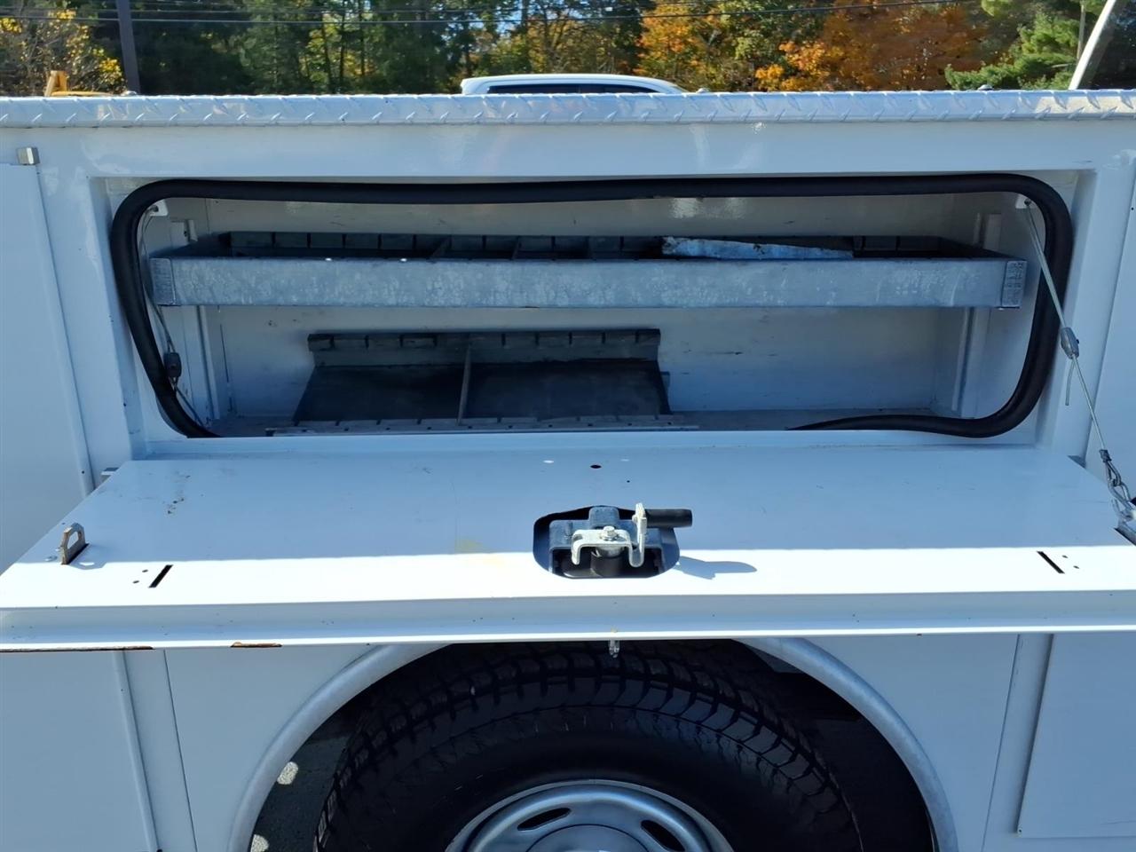 Ford Super Duty F-250 SRW XL 4WD Crew Cab 8' Box 2023