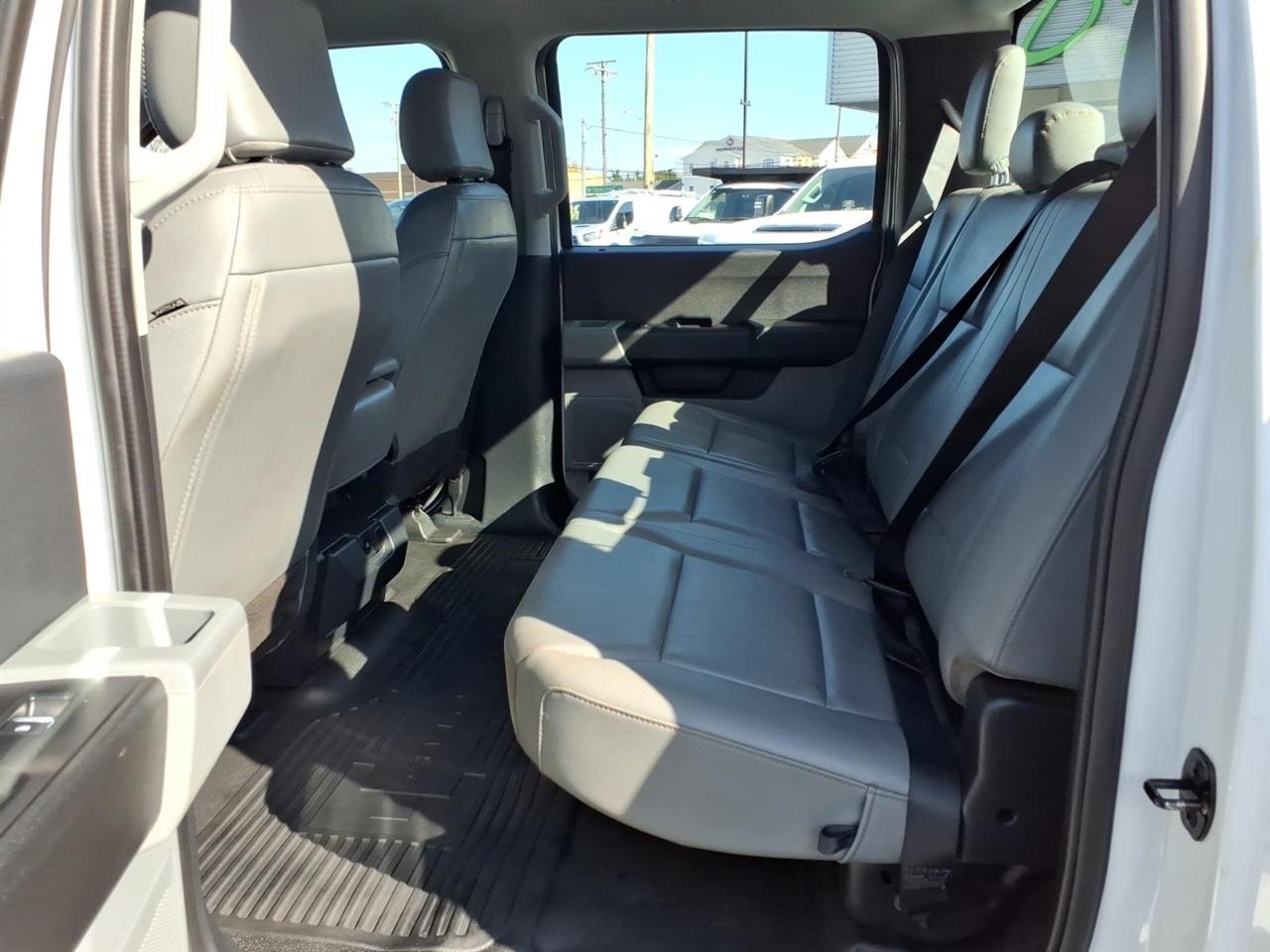 Ford Super Duty F-250 SRW XL 4WD Crew Cab 8' Box 2023