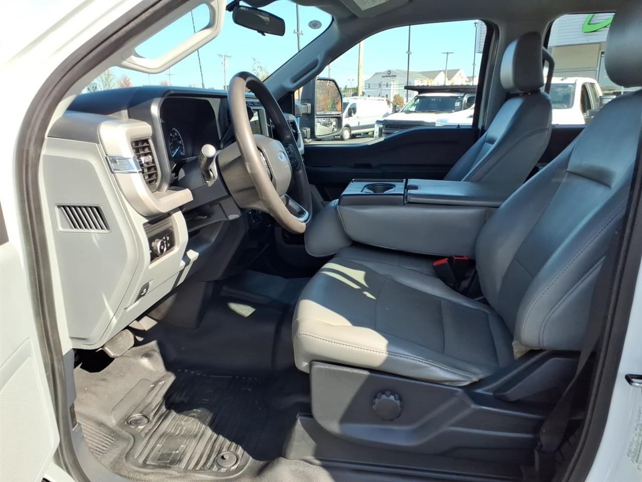 Ford Super Duty F-250 SRW XL 4WD Crew Cab 8' Box 2023